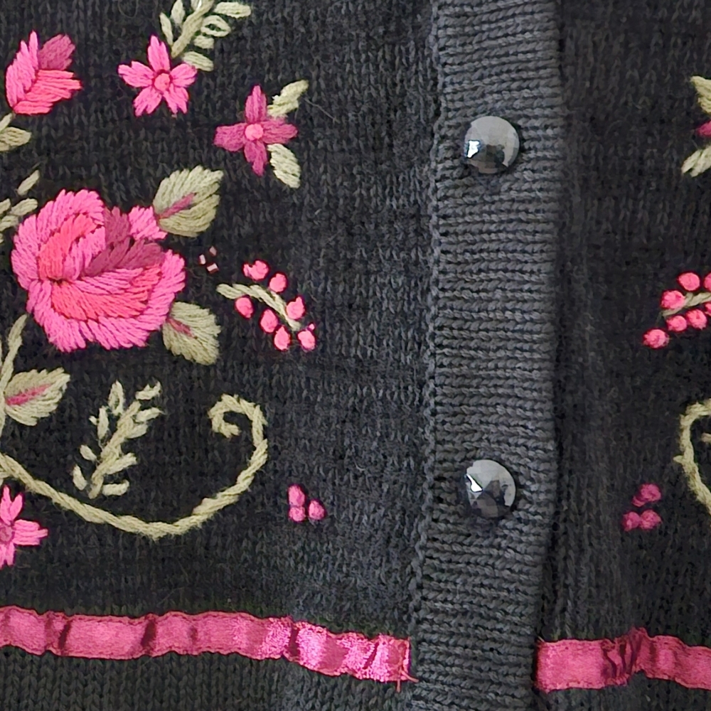 VTG 90s Cottagecore Grandma Black Pink Embroidered Floral Cardigan Sweater Small - Picture 5 of 9
